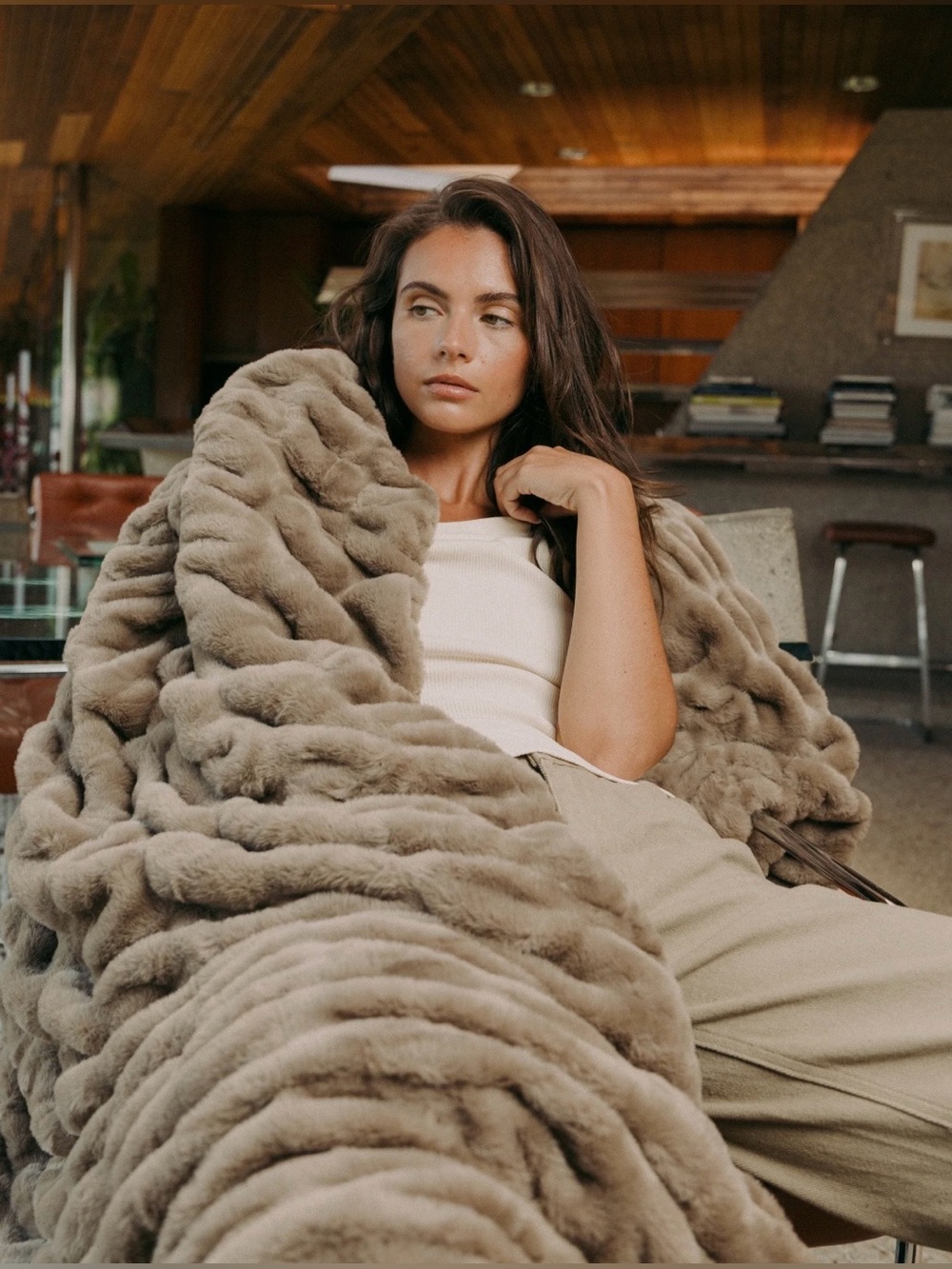 Lola Blankets/Desert Dune/Size L/Faux Fur Throw/Blanket/NWT! NIB! SEALED! NEW!
